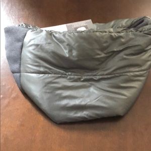 Weather resistant neck warmer